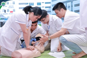 Bệnh viện Đa khoa Phúc Yên tổ chức tập huấn nâng cao kỹ năng cấp cứu cho cán bộ, nhân viên y tế